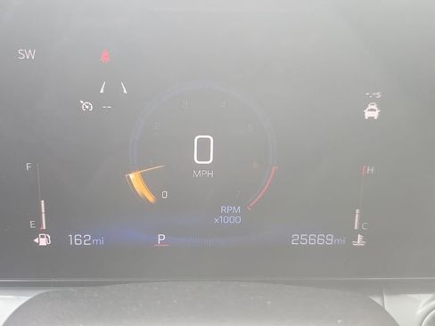 Used 2025 Chevrolet Trax LT w/ LT Convenience Package FWD image 8