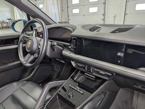 Used 2024 Porsche Cayenne S image 38
