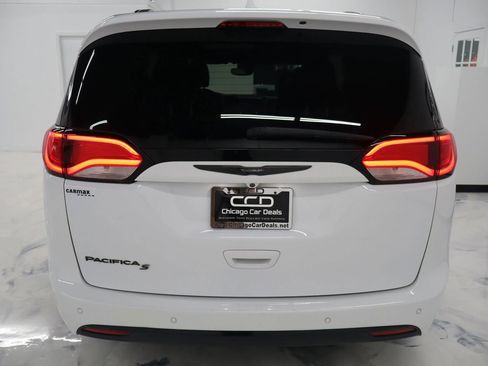 Used 2018 Chrysler Pacifica Touring-L Plus w/ Advanced Safetytec Group FWD image 5