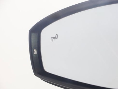 Used 2018 Volkswagen Tiguan SEL w/ 3rd Row Seat Package image 26