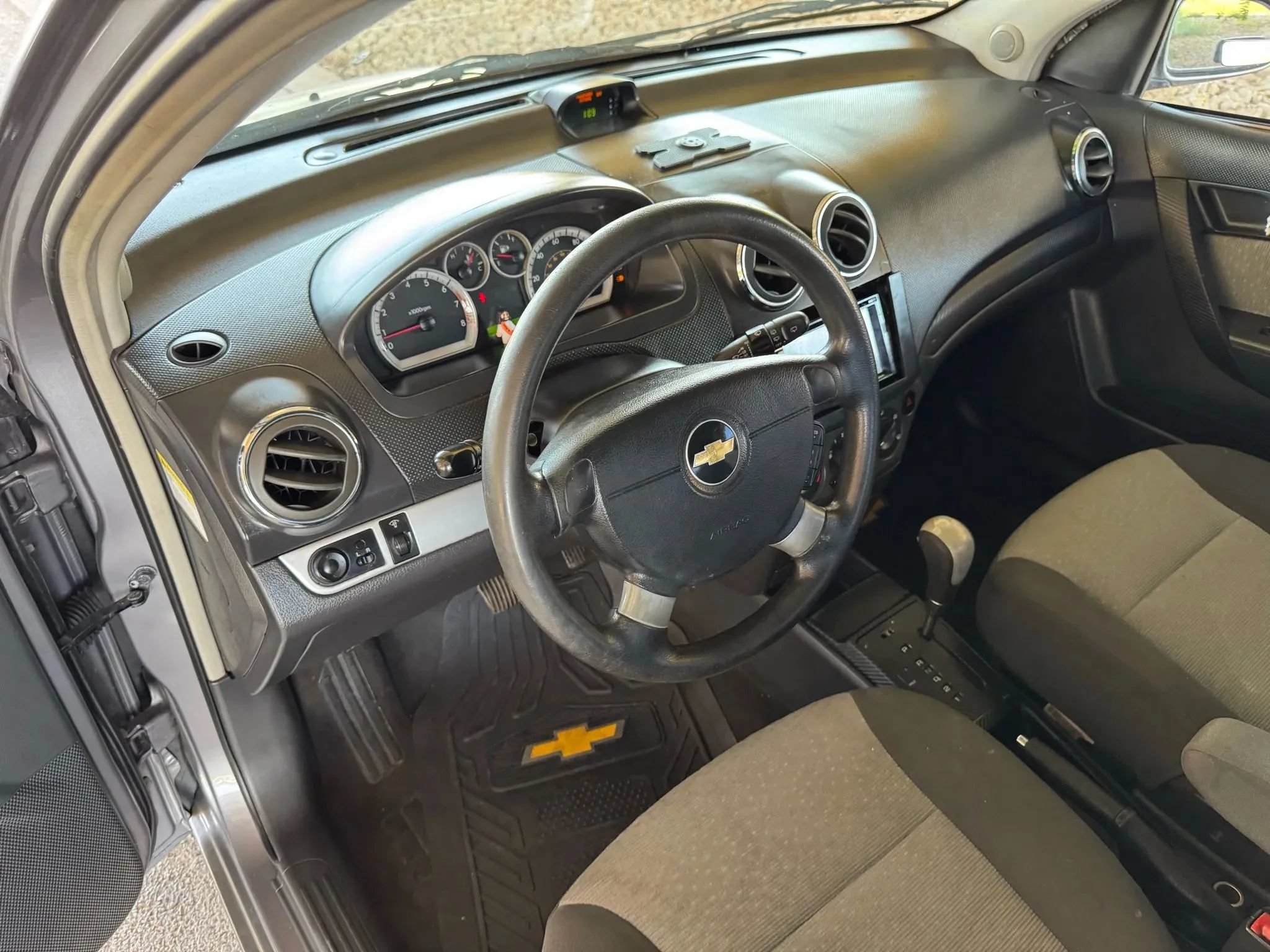 Used 2010 Chevrolet Aveo5 LT FWD image 10