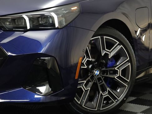 New 2026 BMW 550e xDrive w/ Executive Package image 3