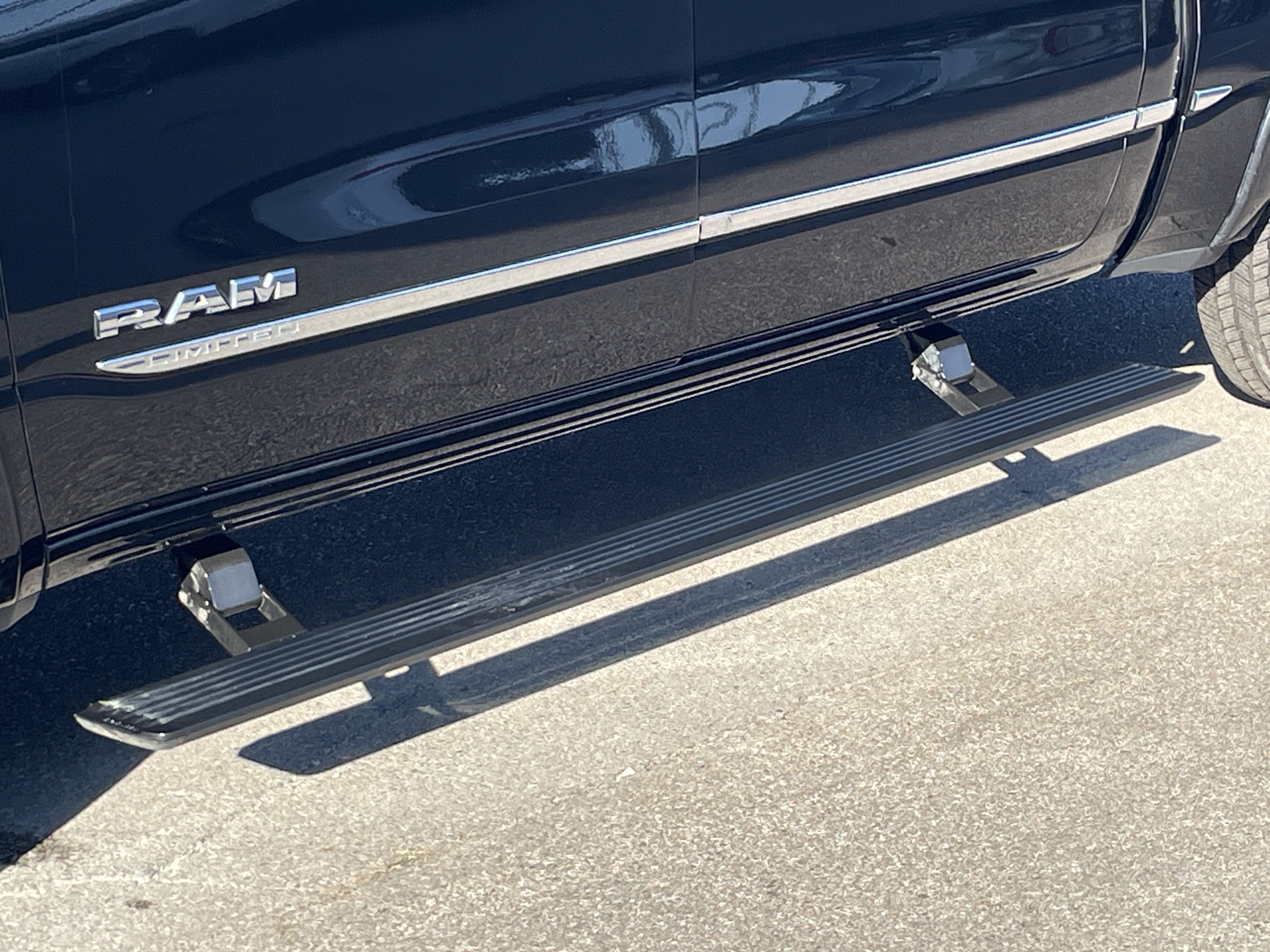 Used 2021 RAM 1500 Limited AWD/4WD image 12