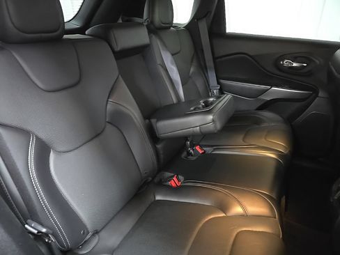 Used 2019 Jeep Cherokee Limited AWD/4WD image 17