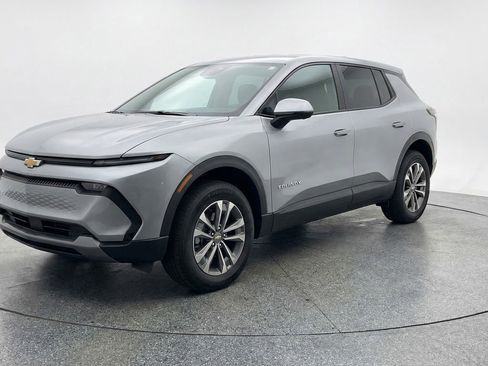 Used 2025 Chevrolet Equinox LT image 3