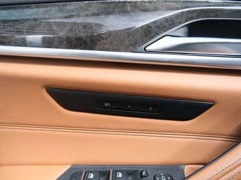 Used 2017 BMW 540i xDrive image 19