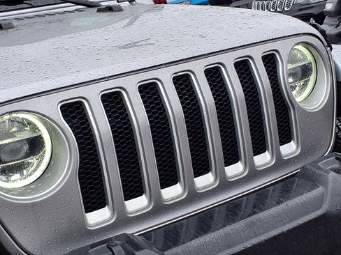 Used 2020 Jeep Wrangler Unlimited Sahara image 10