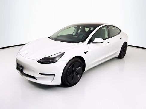 Used 2023 Tesla Model 3 Standard Range RWD image 3