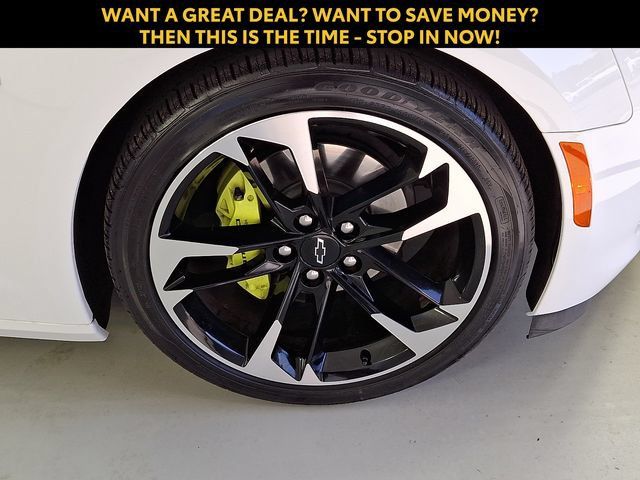 Used 2023 Chevrolet Camaro LT RWD image 9