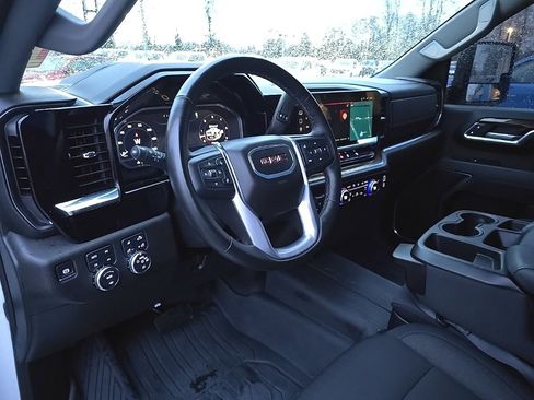 Used 2025 GMC Sierra 3500 SLE w/ SLE Value Package image 10