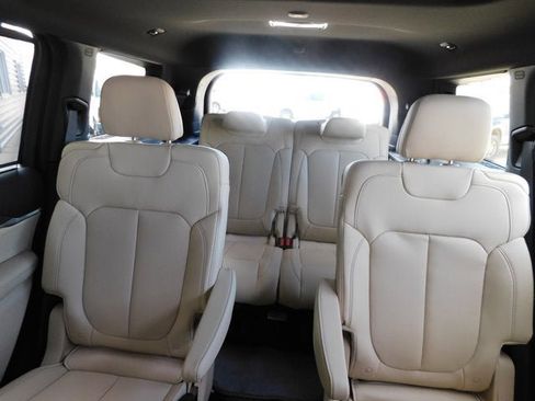 New 2025 Jeep Grand Cherokee L Limited w/ Luxury Tech Group II image 17