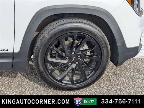 Used 2024 GMC Terrain SLE w/ Driver Convenience Package image 10