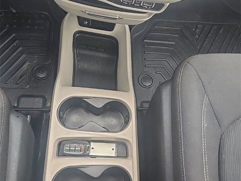 Used 2023 Chrysler Voyager LX image 20