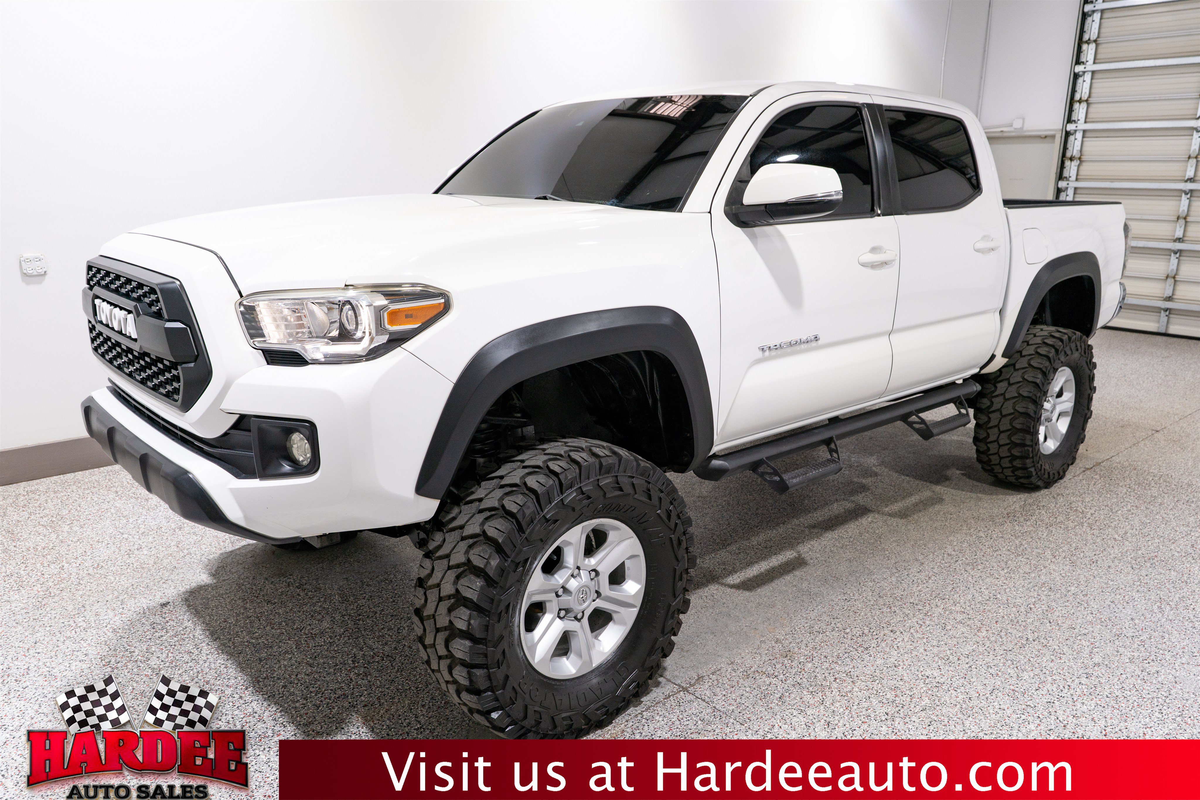 Used 2018 Toyota Tacoma TRD Off-Road AWD/4WD image 2