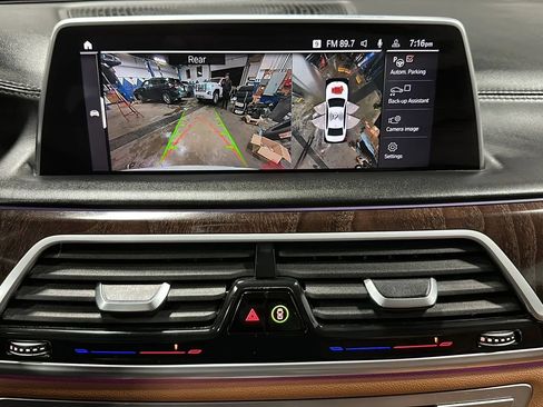 Used 2020 BMW 750i xDrive w/ Executive Package image 26