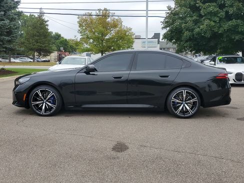 Used 2026 BMW 550e xDrive w/ Executive Package AWD/4WD image 2