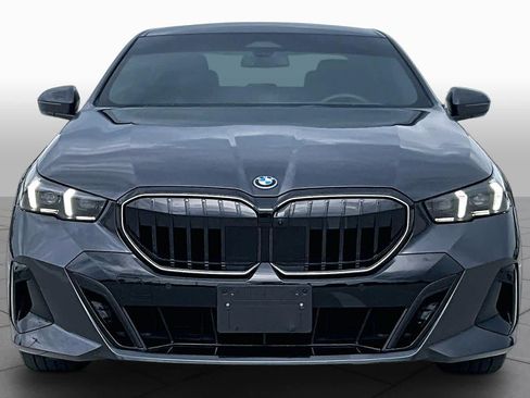 Used 2026 BMW 550e xDrive w/ Premium Package AWD/4WD image 3