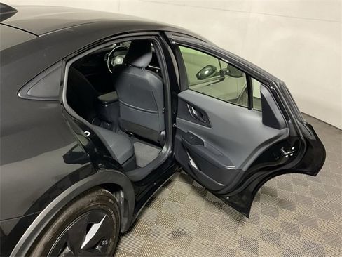 Used 2025 Toyota Prius LE image 31