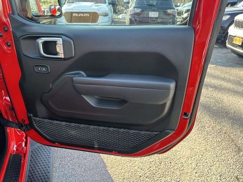 Certified 2025 Jeep Wrangler Sport image 26