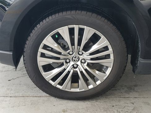 Used 2021 Toyota Venza XLE image 31