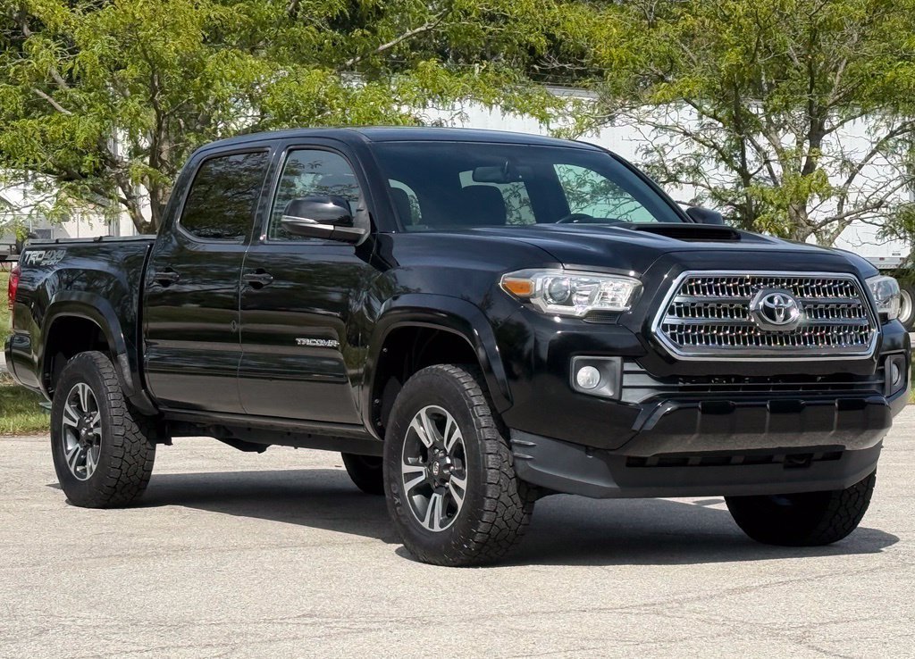 Used 2016 Toyota Tacoma TRD Sport w/ Towing Package AWD/4WD image 6