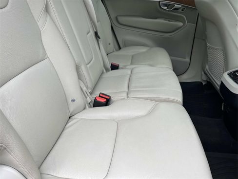 Used 2022 Volvo XC90 T6 Momentum w/ Climate Package image 22