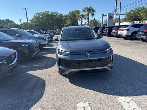 Certified 2025 Volkswagen Tiguan S FWD image 9