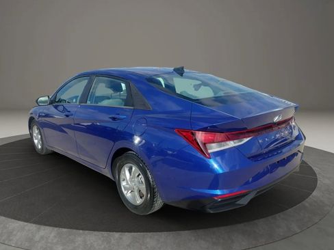 Used 2021 Hyundai Elantra SE image 4