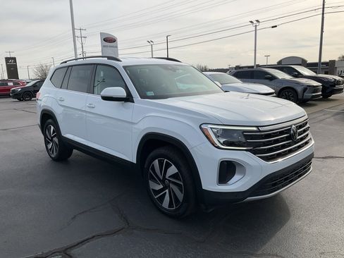 Used 2024 Volkswagen Atlas SE image 23
