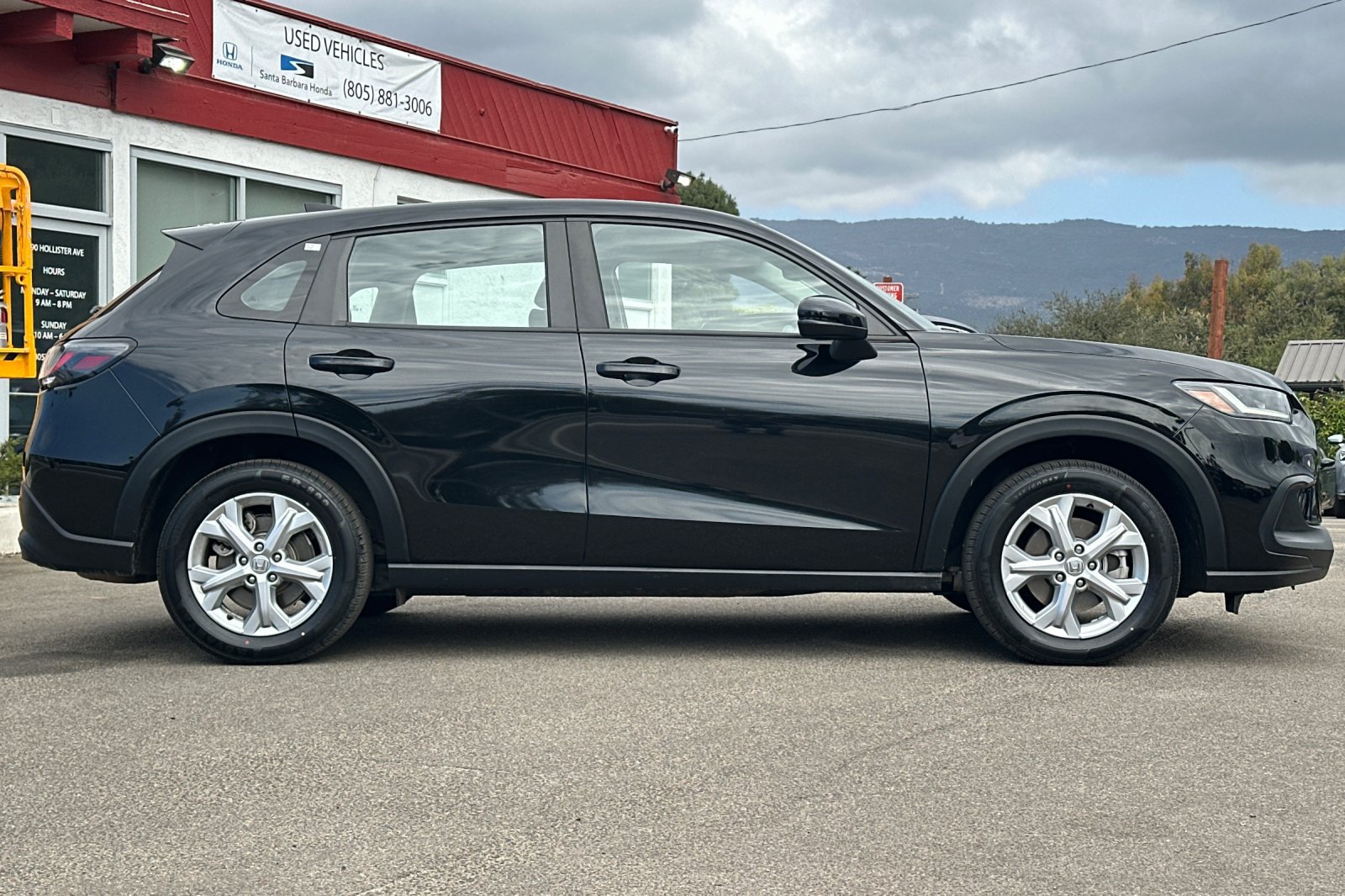 Used 2024 Honda HR-V LX image 3