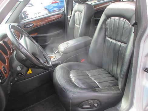 Used 2001 Jaguar XJ8 image 6