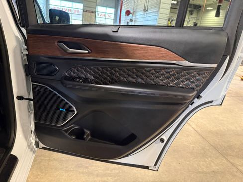 Used 2023 Jeep Grand Cherokee L Summit w/ Advanced Protech Group IV image 15