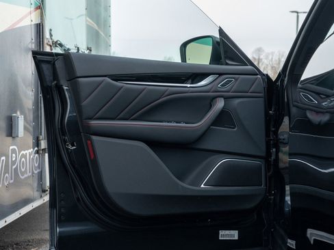 Used 2024 Maserati Levante GT Ultima image 15