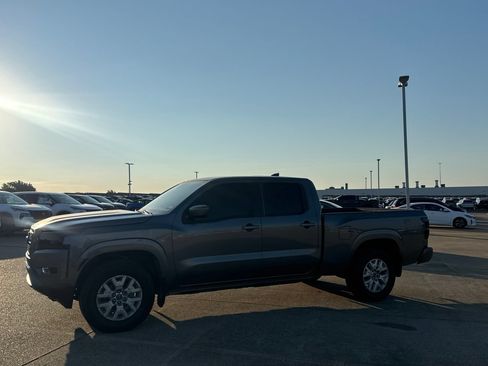 Certified 2022 Nissan Frontier SV w/ Technology Package AWD/4WD image 13