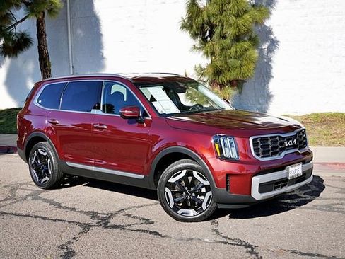 Certified 2023 Kia Telluride S AWD/4WD image 1