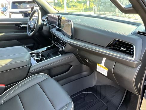 New 2026 Chevrolet Suburban Premier w/ Sun And Tow Package image 30