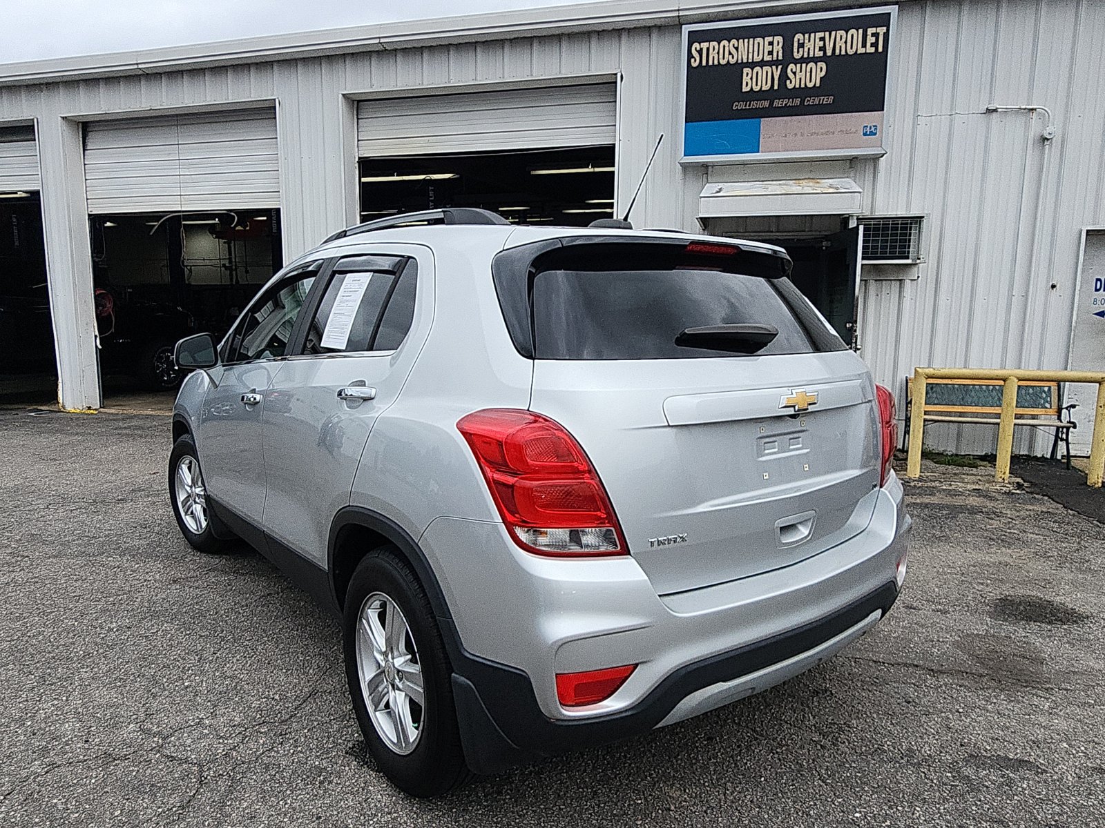 Used 2019 Chevrolet Trax LT w/ LT Convenience Package FWD image 3