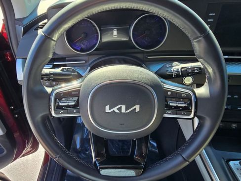 Used 2024 Kia Carnival LX FWD image 29