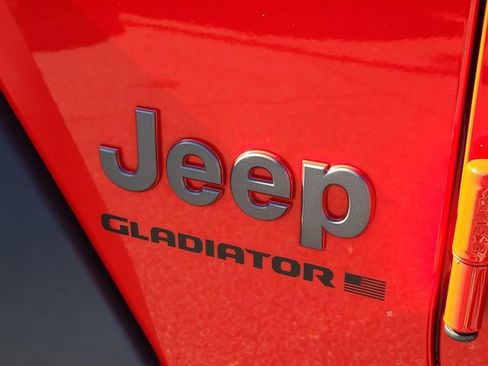 Used 2024 Jeep Gladiator Rubicon w/ Technology Group image 29