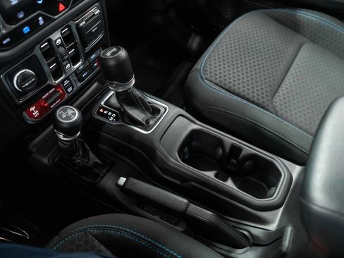 Used 2025 Jeep Wrangler Unlimited Rubicon 4xe AWD/4WD image 18