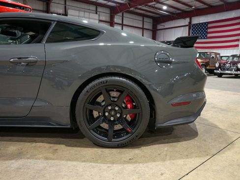 Used 2018 Ford Mustang Shelby GT350R w/ GT350R Equipment Group 920A RWD image 5