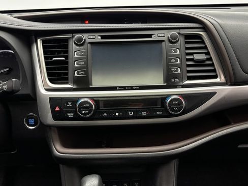 Used 2019 Toyota Highlander XLE w/ Protection Package #3 AWD/4WD image 19