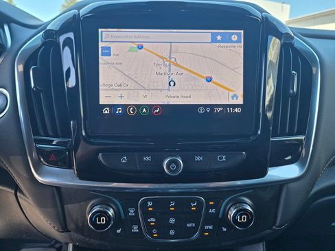 Certified 2023 Chevrolet Traverse LT w/ LT Premium Package AWD/4WD image 16