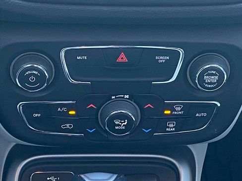 Used 2020 Jeep Compass Latitude image 11