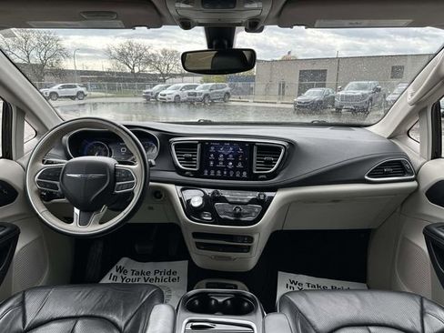 Used 2020 Chrysler Pacifica Limited image 37