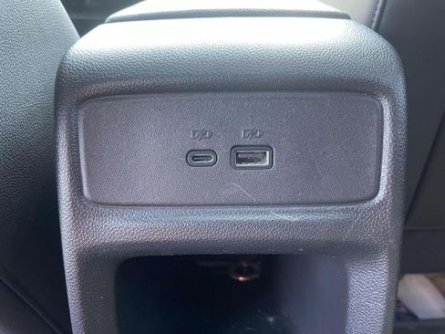 Used 2024 Chevrolet Trax RS w/ Sunroof Package FWD image 9