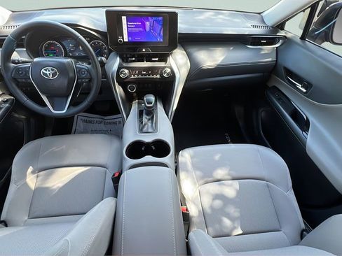 Used 2023 Toyota Venza LE AWD/4WD image 12