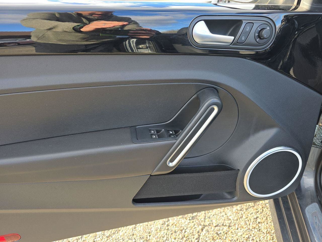 Used 2014 Volkswagen Beetle R-Line FWD image 4