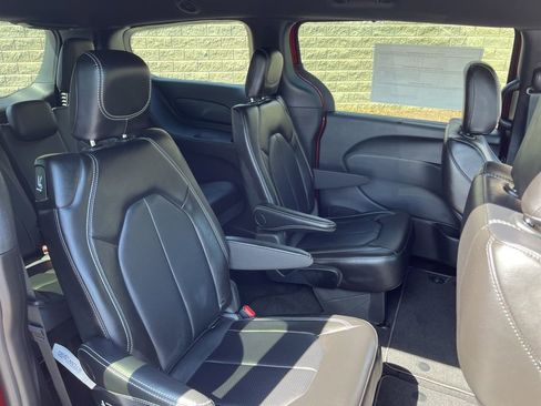 New 2026 Chrysler Pacifica Select image 11
