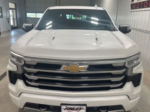 Used 2024 Chevrolet Silverado 1500 High Country w/ High Country Premium Package image 3